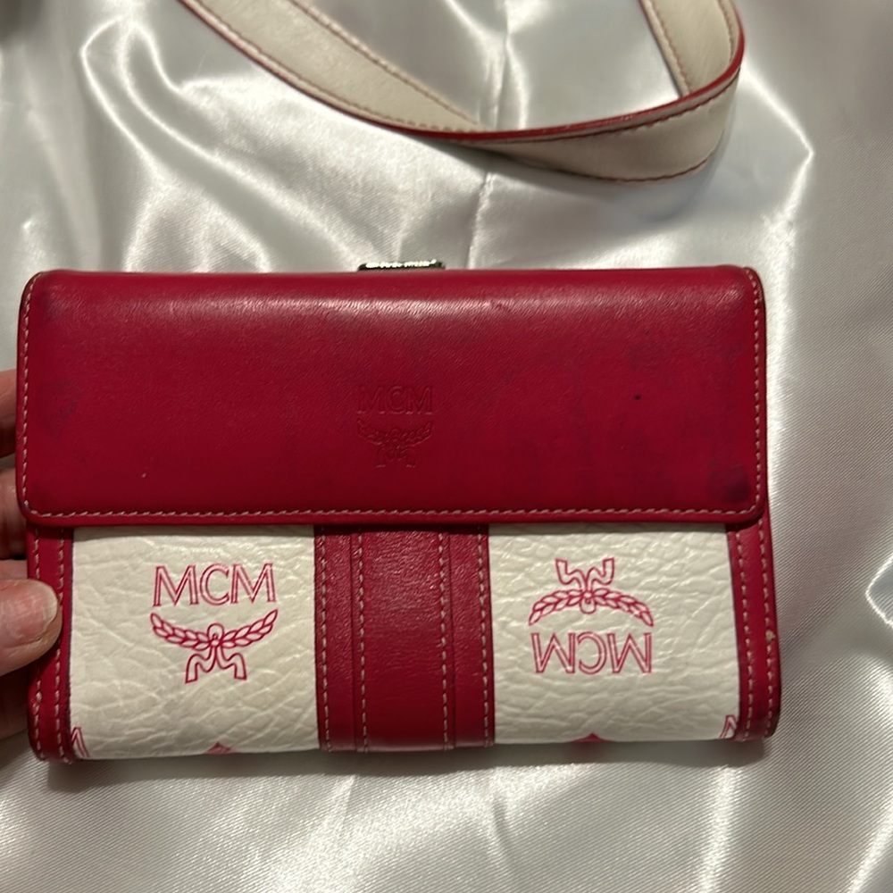 MCM White and Pink Shoulder Bag with MCM wallet. - Picture 14 of 15